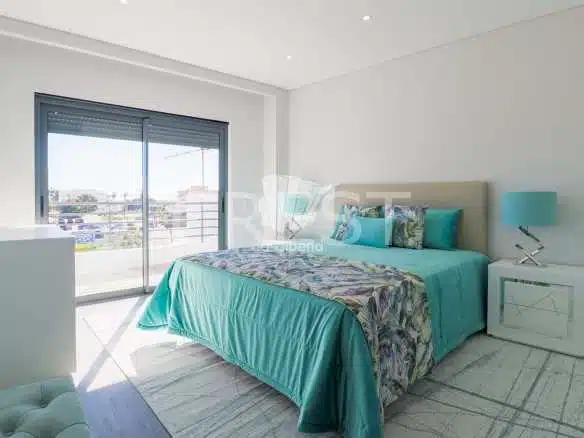Spacious Living Apartment in Faro  with 3 bedrooms