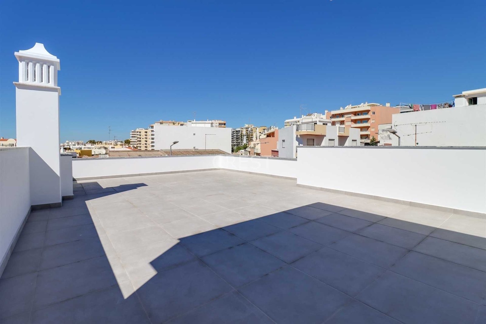 Vista Exterior Parqueamento