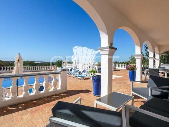 Grand Family Estate Detached House in Faro  with 6 bedrooms