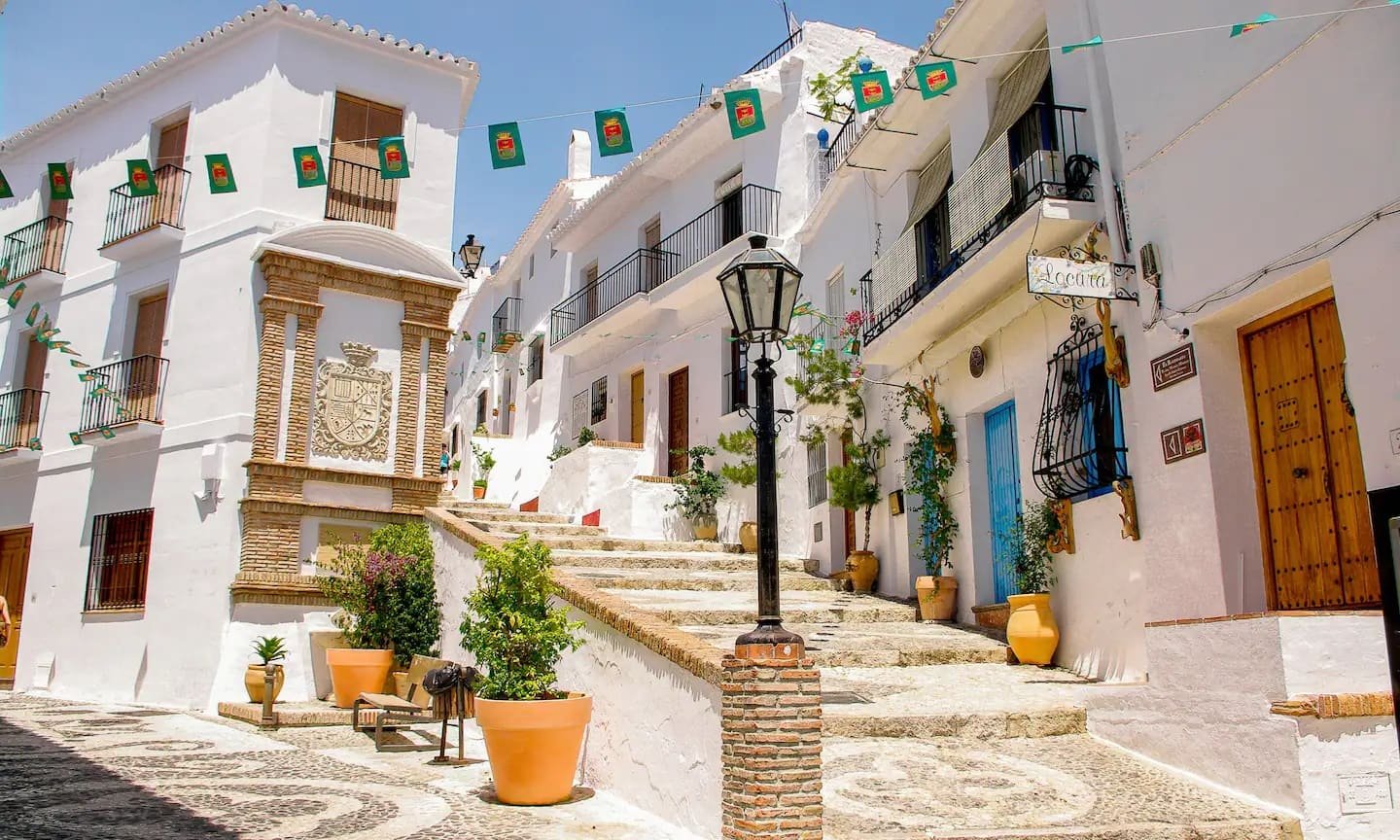 Crest Buying Guides 1 Spain Marbella Old 1440 x 864 C