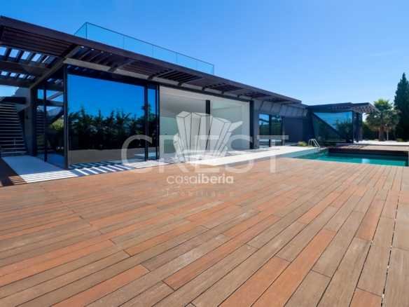 Generous Living Space Detached House in Faro  with 4 bedrooms