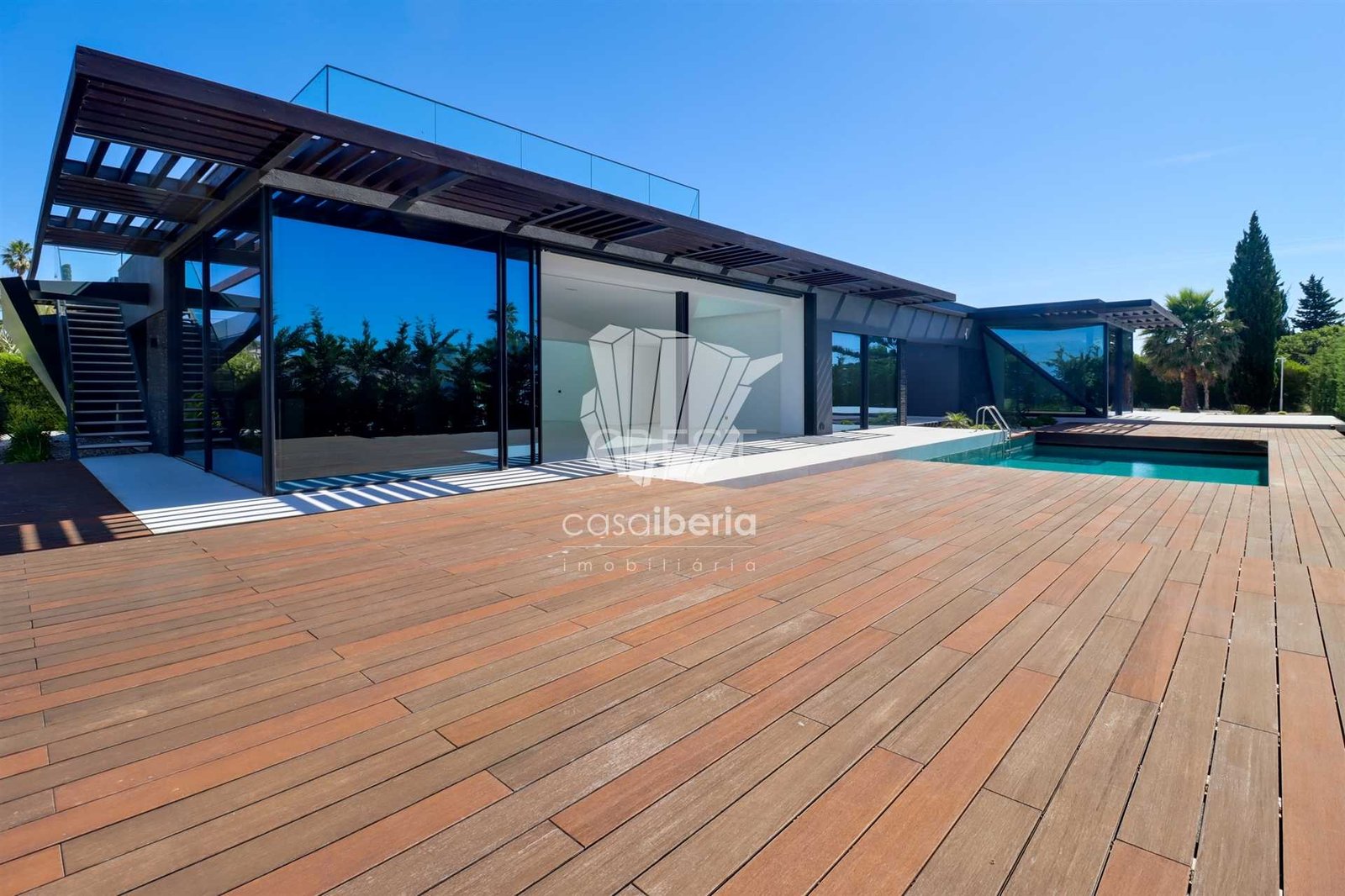 Generous Living Space Detached House in Faro  with 4 bedrooms