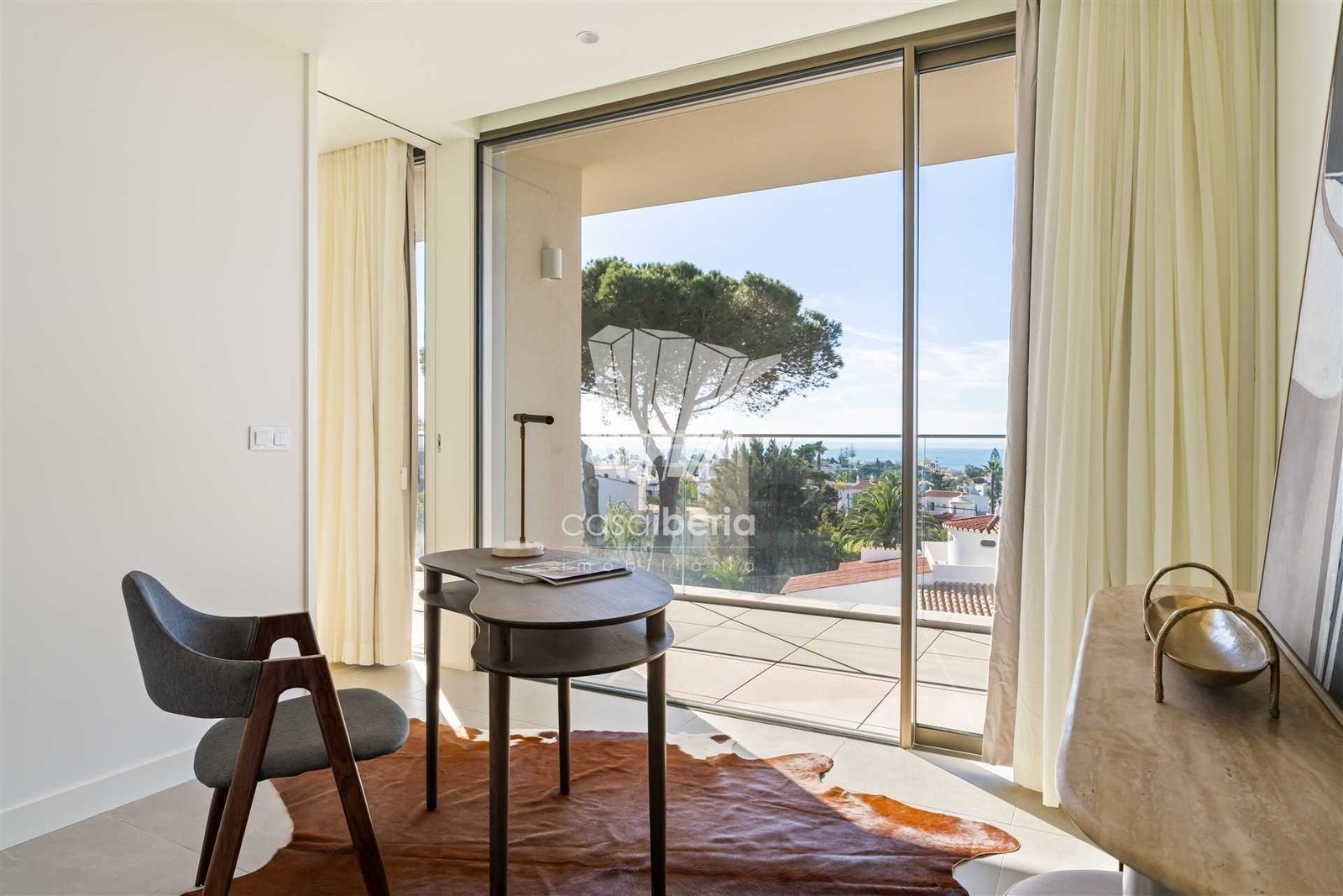 Generous Living Space Apartment in Faro  with 4 bedrooms