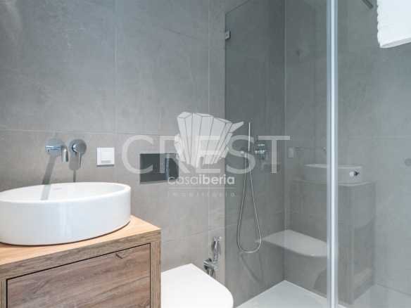 Generous Living Space Apartment in Faro  with 4 bedrooms