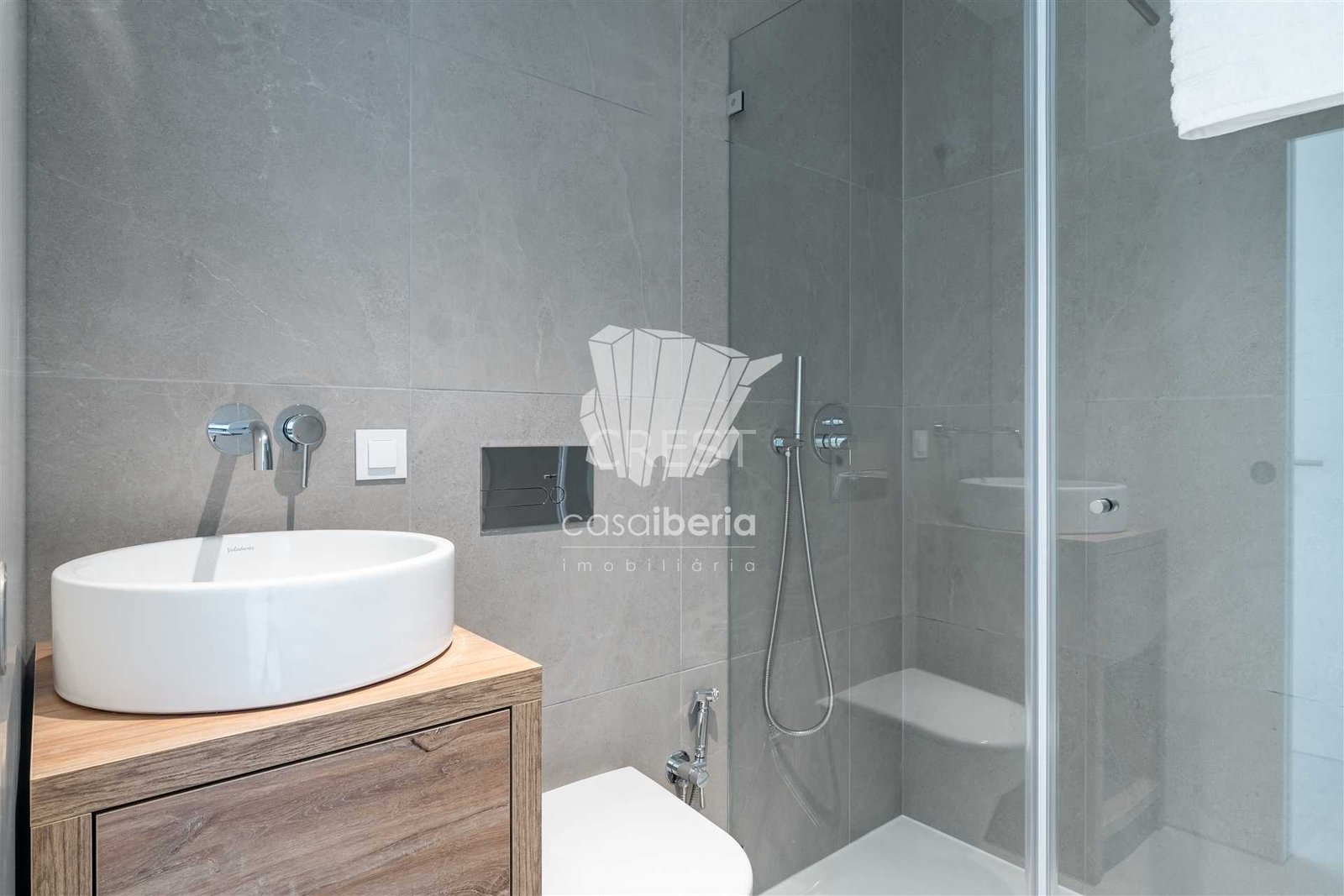 Generous Living Space Apartment in Faro  with 4 bedrooms