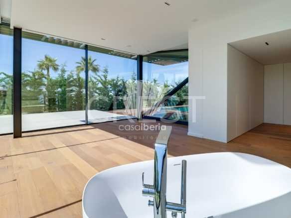 Generous Living Space Detached House in Faro  with 4 bedrooms