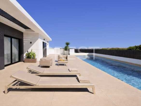 Generous Living Space  in Rojales with 4 bedrooms
