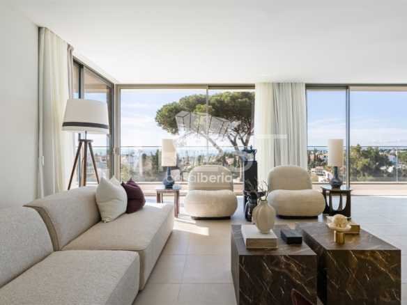 Generous Living Space Apartment in Faro  with 4 bedrooms