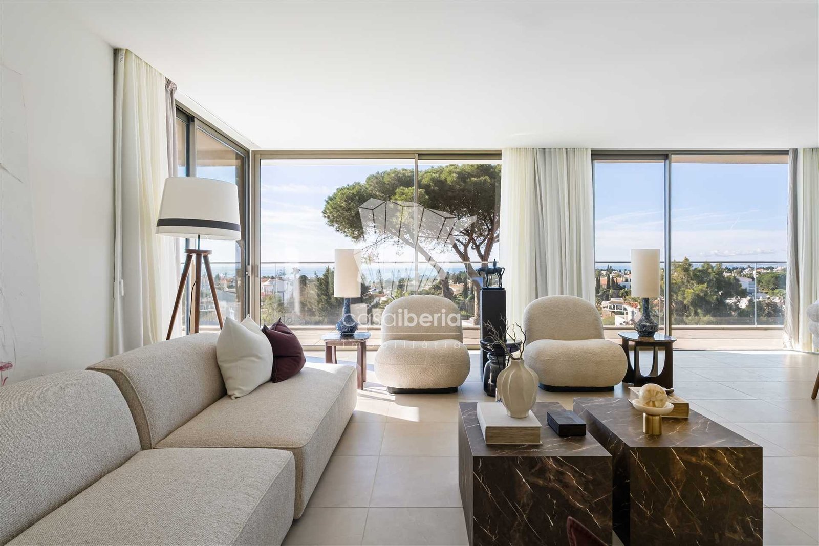 Generous Living Space Apartment in Faro  with 4 bedrooms