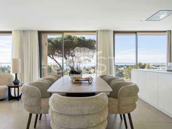 Generous Living Space Apartment in Faro  with 4 bedrooms