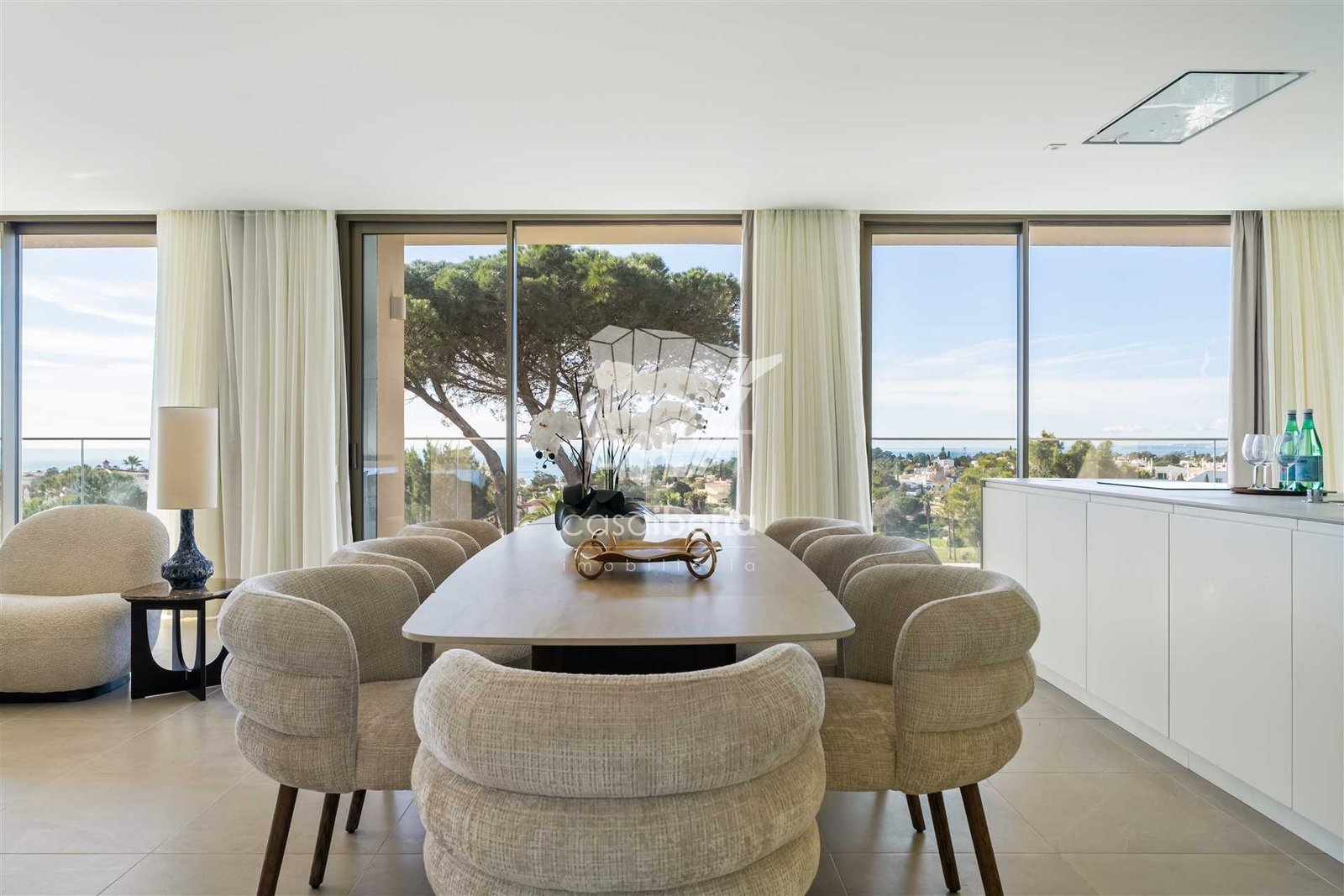 Generous Living Space Apartment in Faro  with 4 bedrooms