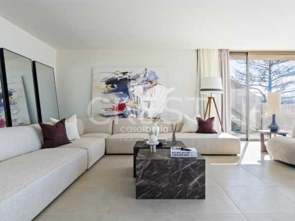 Generous Living Space Apartment in Faro  with 4 bedrooms