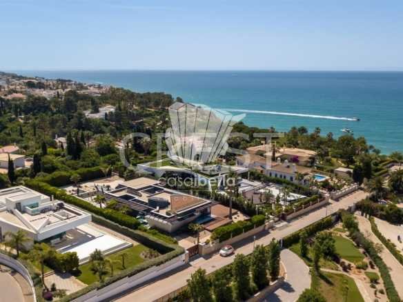 Generous Living Space Detached House in Faro  with 4 bedrooms