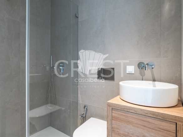 Generous Living Space Apartment in Faro  with 4 bedrooms