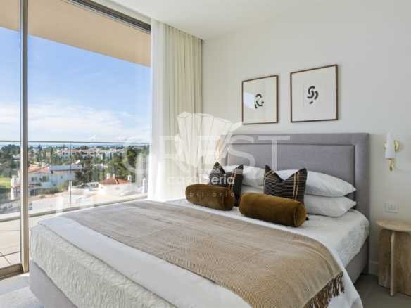 Generous Living Space Apartment in Faro  with 4 bedrooms