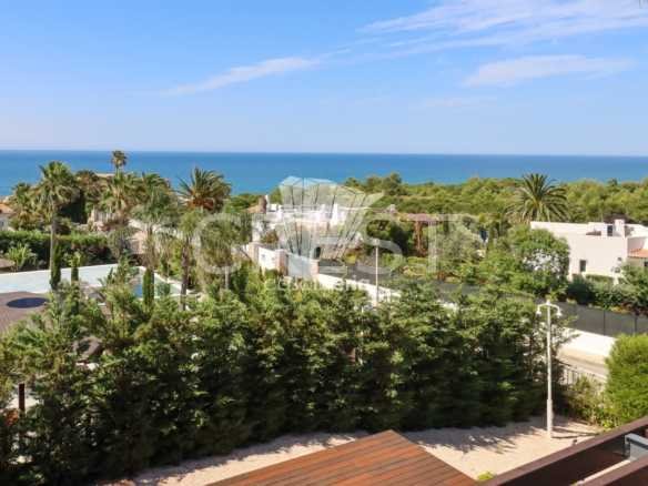 Generous Living Space Detached House in Faro  with 4 bedrooms