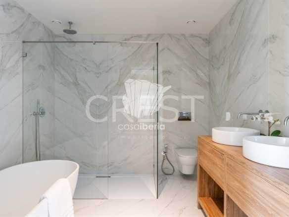 Generous Living Space Apartment in Faro  with 4 bedrooms