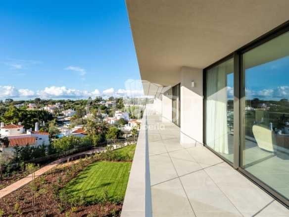 Generous Living Space Apartment in Faro  with 4 bedrooms