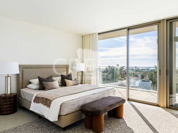 Generous Living Space Apartment in Faro  with 4 bedrooms