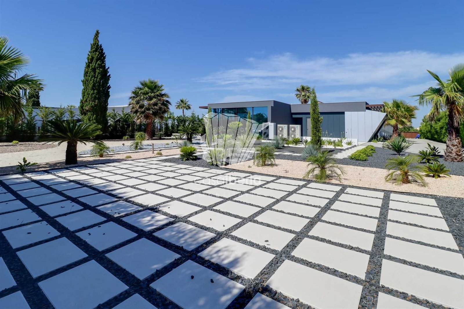Generous Living Space Detached House in Faro  with 4 bedrooms