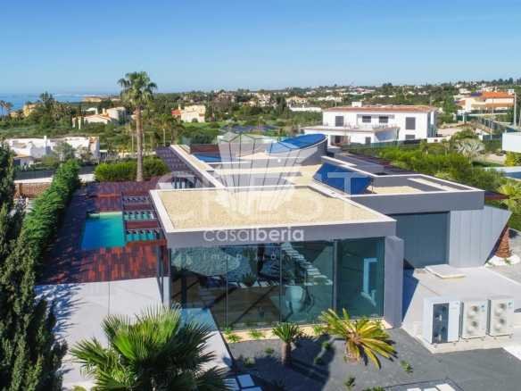Generous Living Space Detached House in Faro  with 4 bedrooms