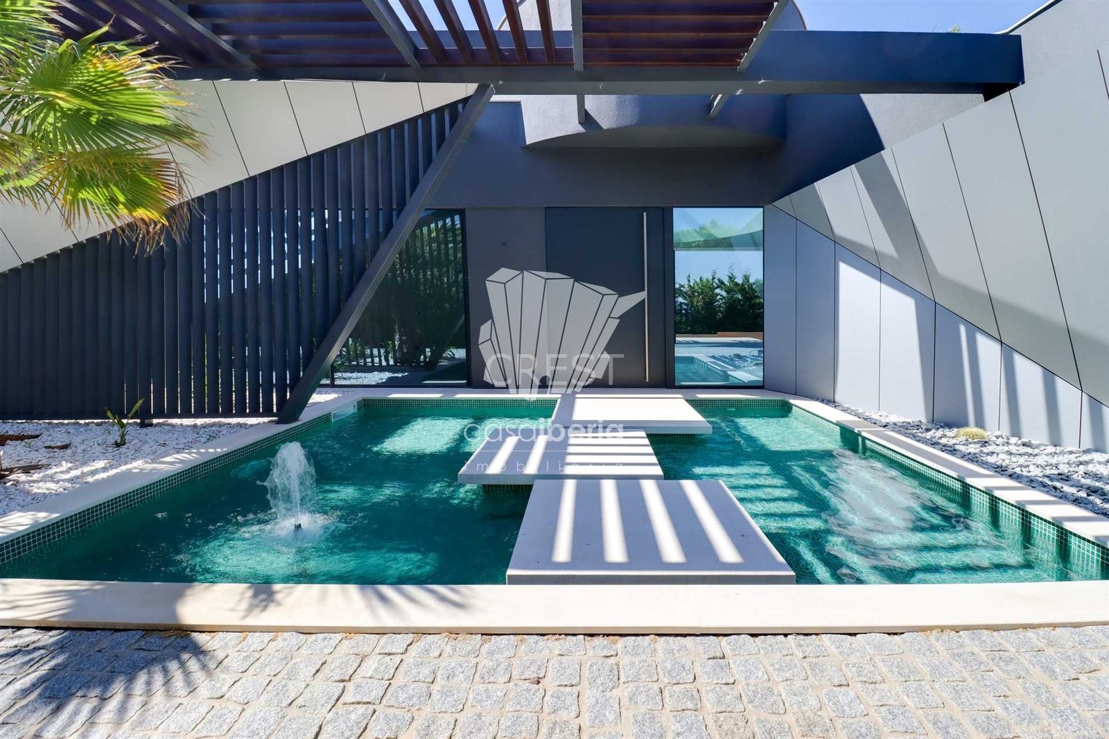 Generous Living Space Detached House in Faro  with 4 bedrooms