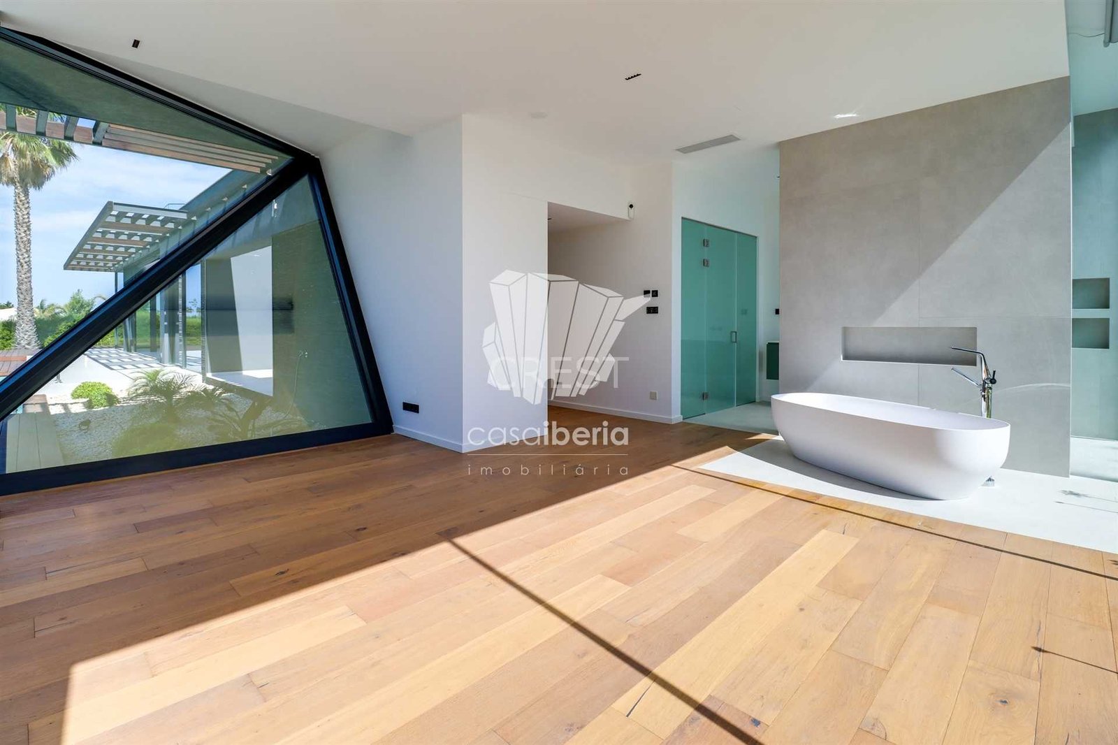 Generous Living Space Detached House in Faro  with 4 bedrooms