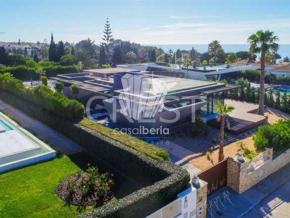 Generous Living Space Detached House in Faro  with 4 bedrooms
