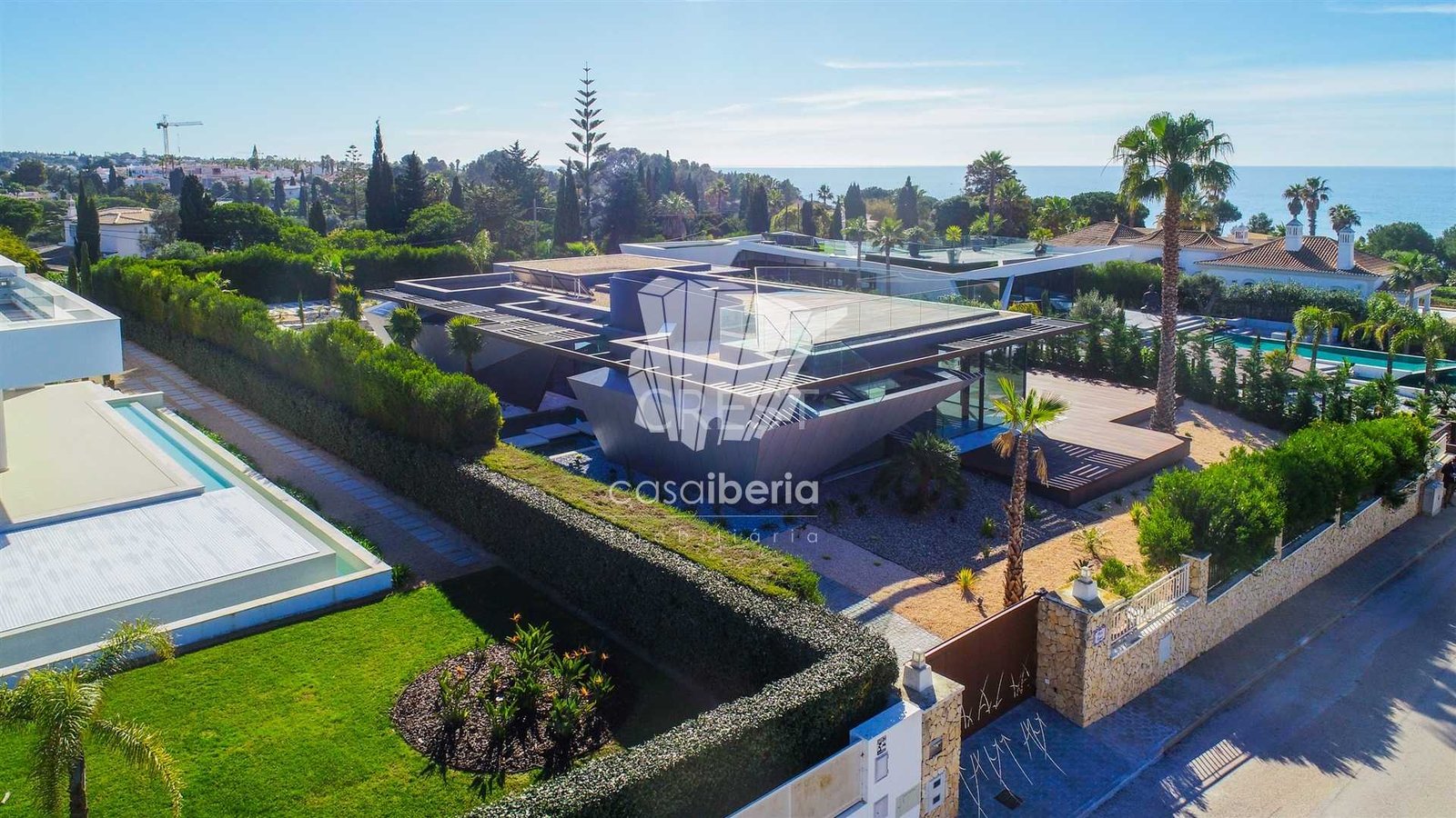 Generous Living Space Detached House in Faro  with 4 bedrooms