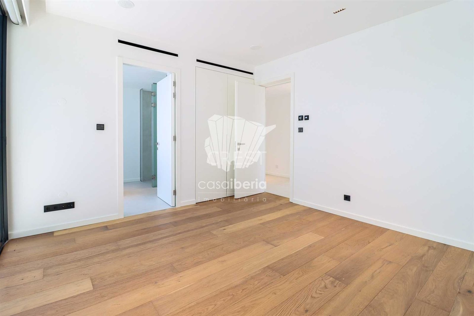 Generous Living Space Detached House in Faro  with 4 bedrooms