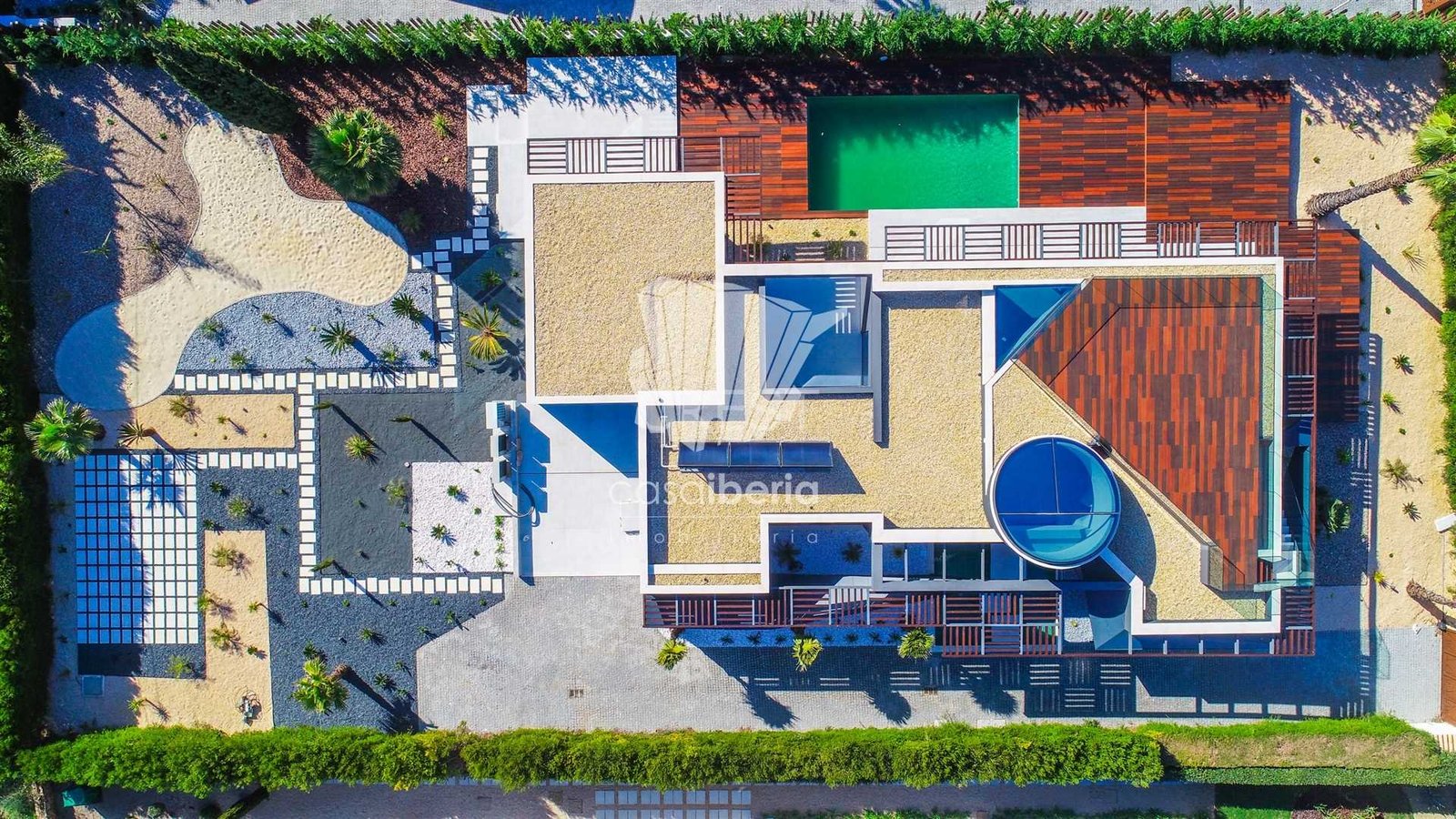 4a5d7bd64897 Generous Living Space Detached House in Faro with 4 bedrooms