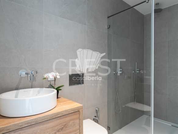 Generous Living Space Apartment in Faro  with 4 bedrooms