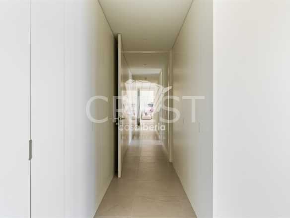 Generous Living Space Apartment in Faro  with 4 bedrooms