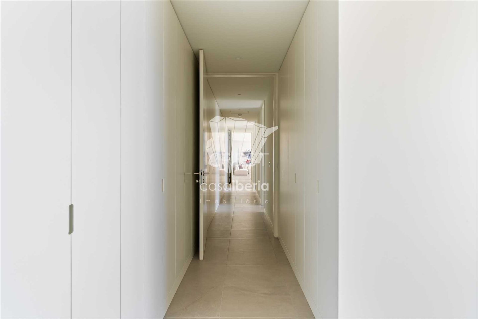 Generous Living Space Apartment in Faro  with 4 bedrooms