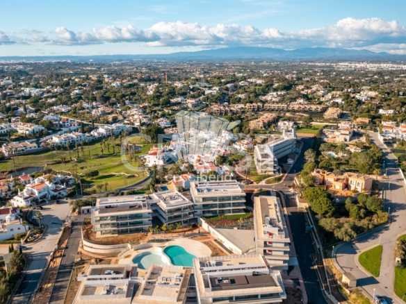 Generous Living Space Apartment in Faro  with 4 bedrooms