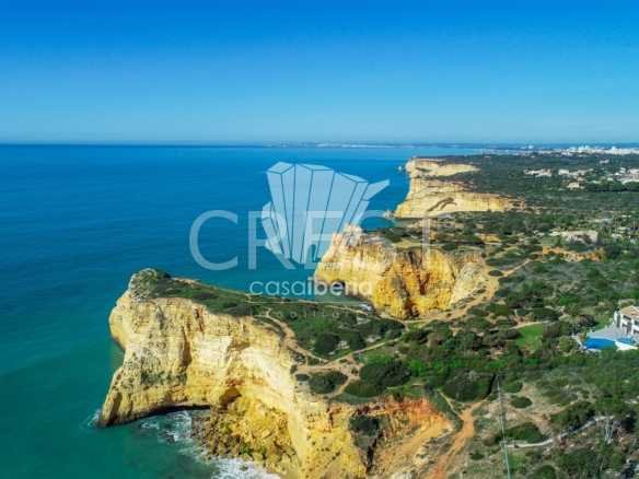 Generous Living Space Detached House in Faro  with 4 bedrooms
