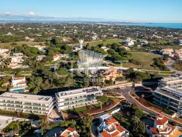 Generous Living Space Apartment in Faro  with 4 bedrooms