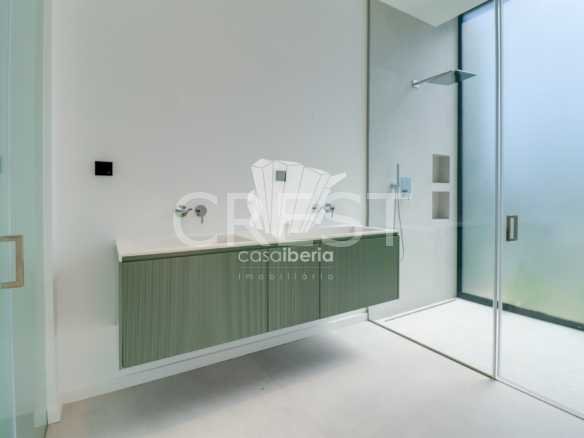 Generous Living Space Detached House in Faro  with 4 bedrooms