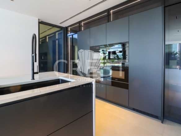Generous Living Space Detached House in Faro  with 4 bedrooms