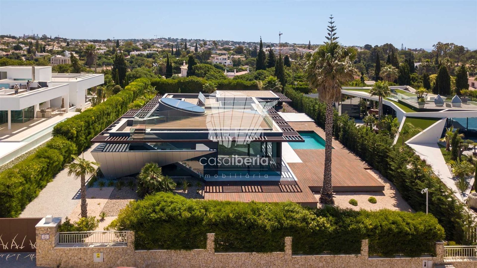 Generous Living Space Detached House in Faro  with 4 bedrooms