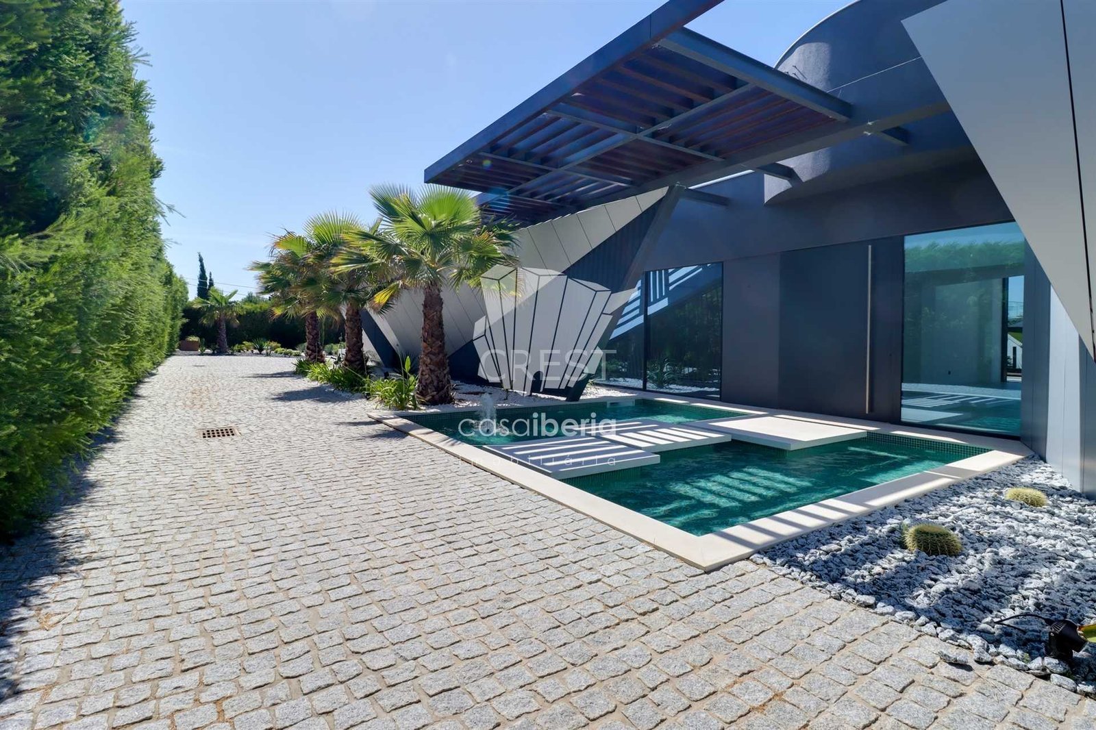 Generous Living Space Detached House in Faro  with 4 bedrooms