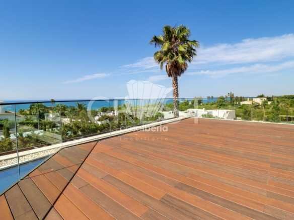 Generous Living Space Detached House in Faro  with 4 bedrooms