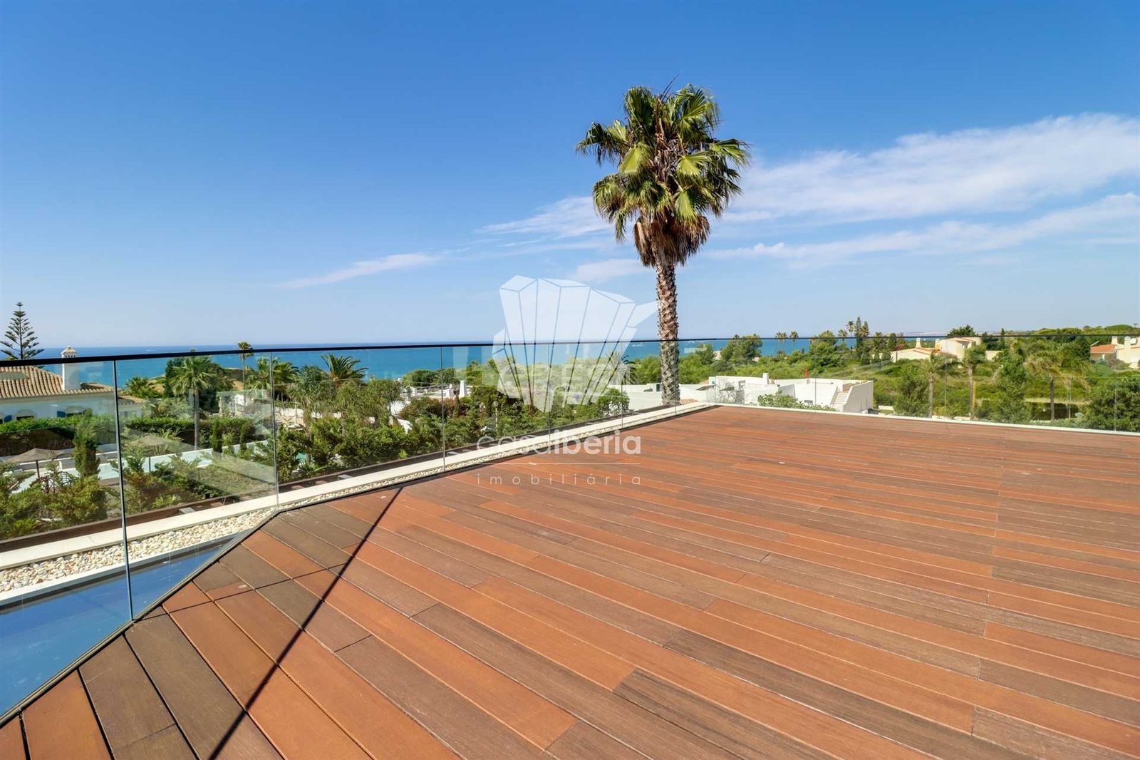 Generous Living Space Detached House in Faro  with 4 bedrooms