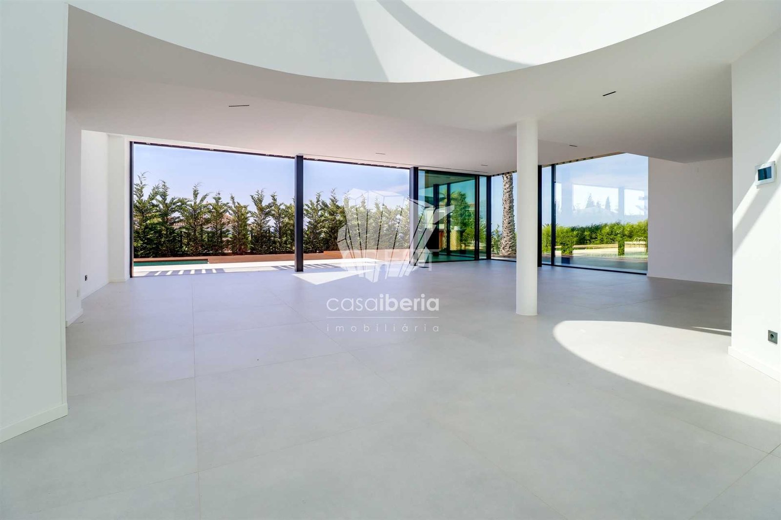 Generous Living Space Detached House in Faro  with 4 bedrooms