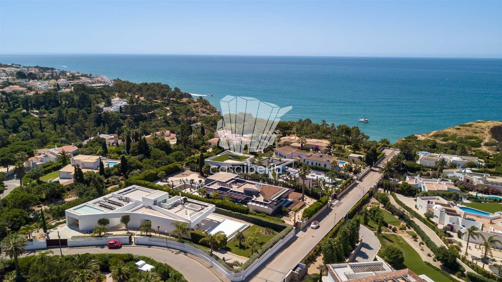 Generous Living Space Detached House in Faro  with 4 bedrooms