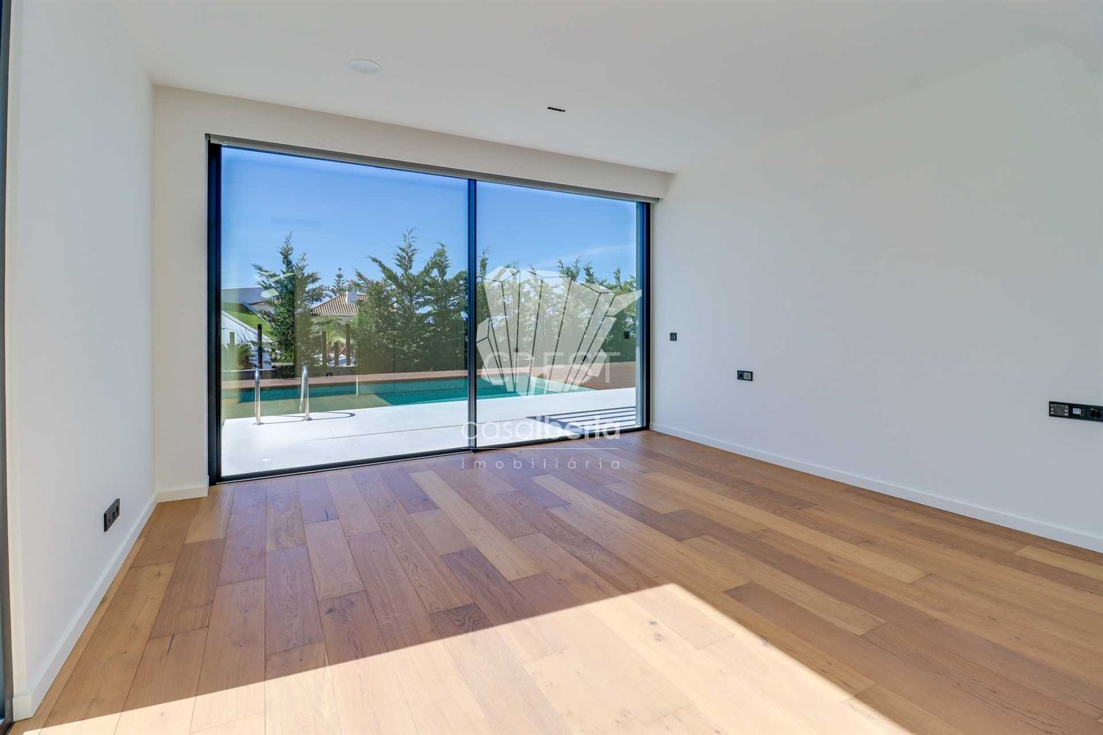 Generous Living Space Detached House in Faro  with 4 bedrooms