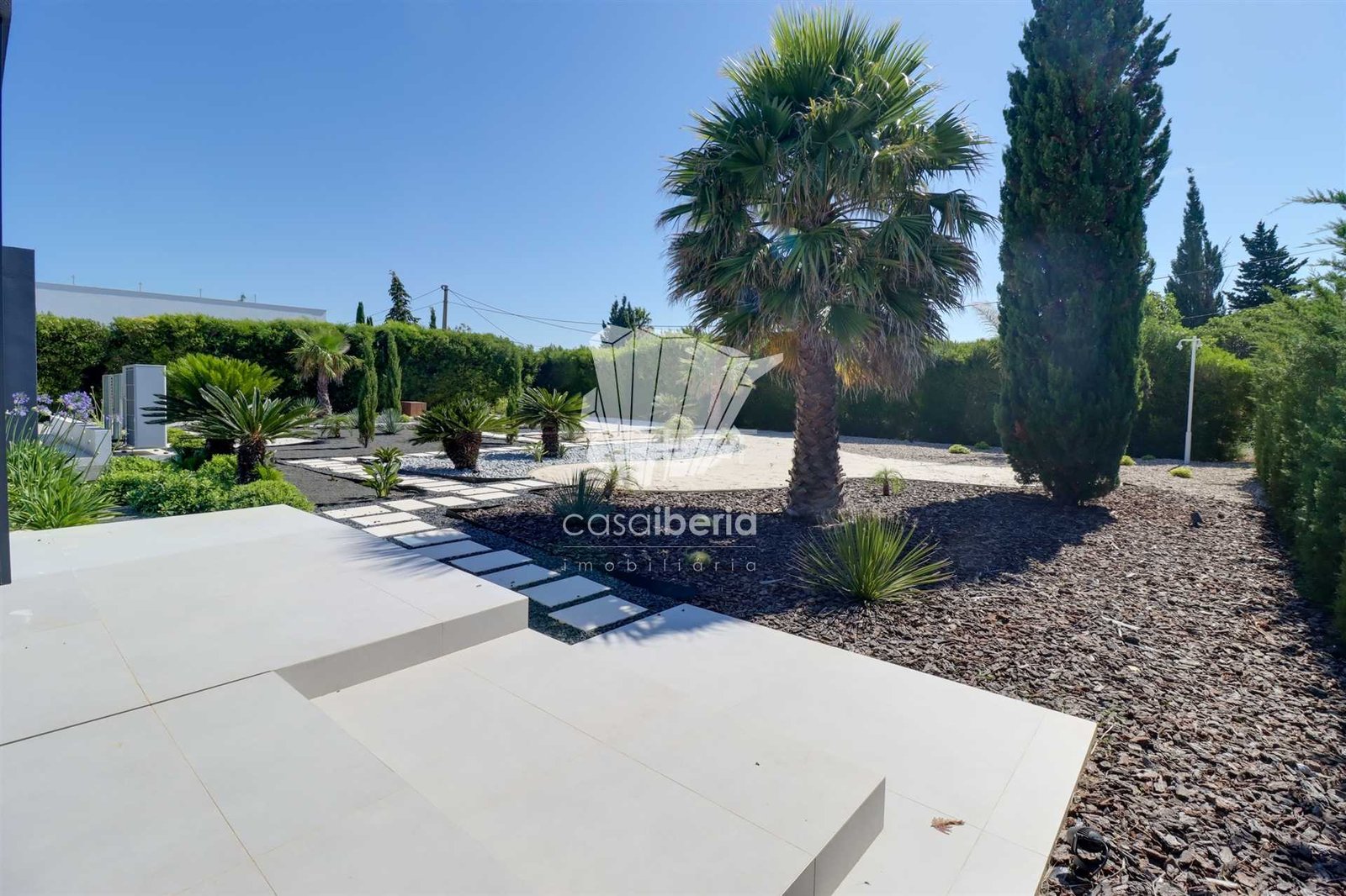 Generous Living Space Detached House in Faro  with 4 bedrooms