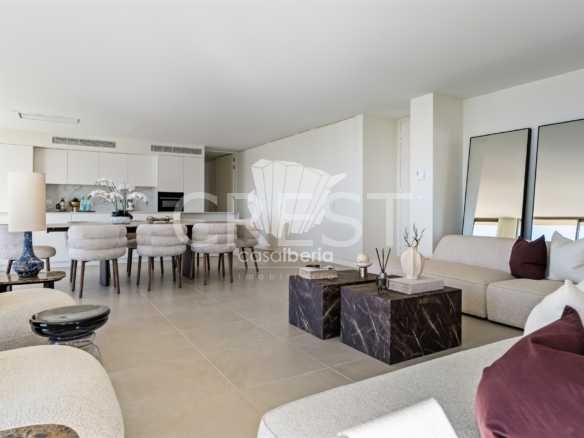 Generous Living Space Apartment in Faro  with 4 bedrooms