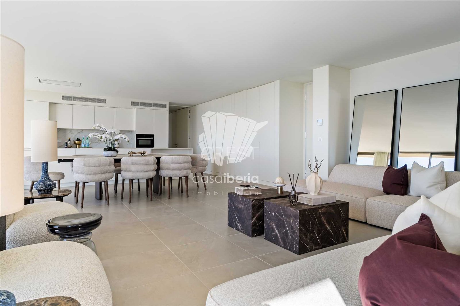 8a5e840c4545 Generous Living Space Apartment in Faro with 4 bedrooms