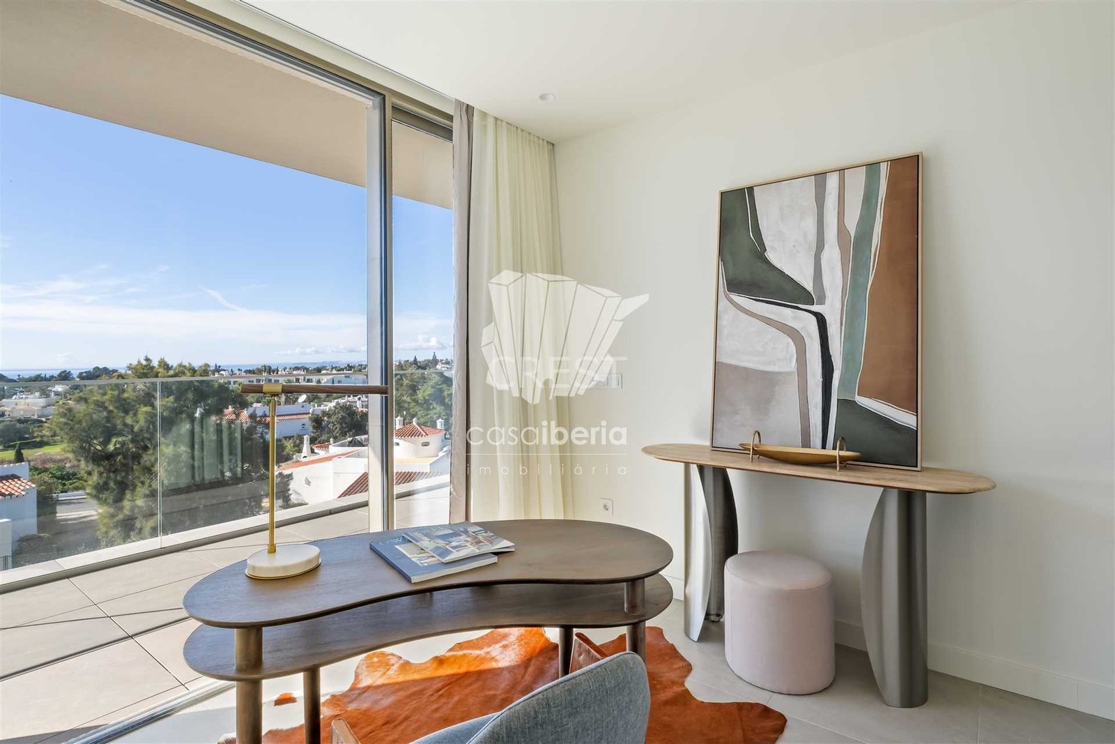 Generous Living Space Apartment in Faro  with 4 bedrooms